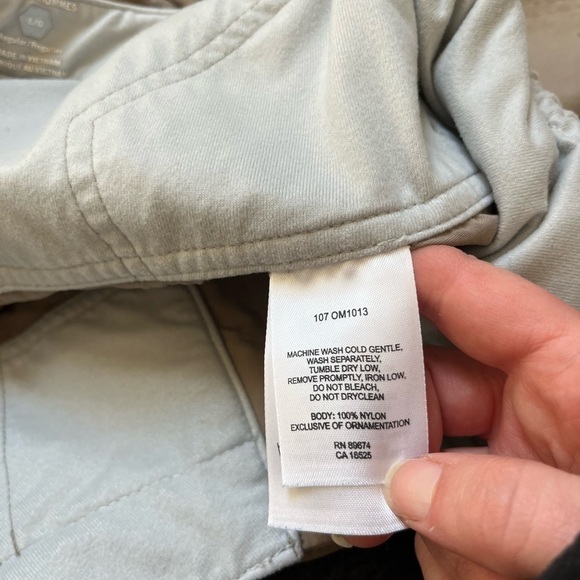 Mountain Hardwear Athletic Hiking Convertible Pants / Shorts Khaki Color Sz L - Picture 7 of 14